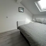 Ryan Air I Bnb - Lfc Apartments