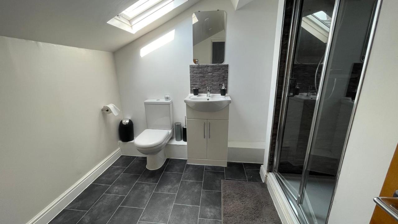 Ryan Air I - Lfc Apartment